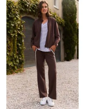 Elevate your athleisure game with the Holt Pant. Designed for comfort and style, this wide leg silhouette offers a modern, relaxed look, while the elasticated waist ensures an effortless fit. A contrast stripe tape down the leg adds a unique sporty touch.
