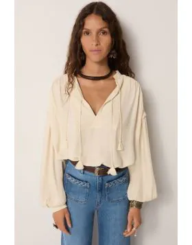 The Casablanca Muse Vega Blouse by Maison Hotel is a perfect laid back boho chic shirt. The embroidered diamond viscose shirt has drop shoulder, frilled trim, full peasant sleeves, a front open neck and a relaxed fit. The ivory shirt is your perfect go to