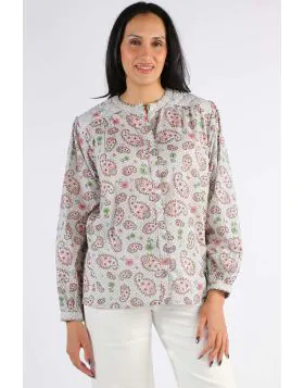 Go for a fun floral shirt this season by Mandalay. In a floral and paisley pattern, the shirt with mandarin collar and top stitch details along the placket. The quilted printed details on shoulder and slight gathered details finish of the look. Style with