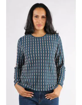 The Penelope Jumper by Mansted is a long sleeve top or sweater that features a lively stripe pattern with accenting dots. As with all their knitwear, Mansted s focus on colour is alive in this piece. This women top is made with 70% Merino wool and 30% cot