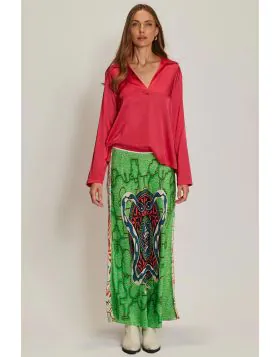 A vibrant take on the classic slip skirt, the Blakely is cut in a flowing maxi length with an elastic waistband for effortless comfort. Designed in a bold snake inspired Shipibo print, it makes a statement on its own or paired with the matching cami.
