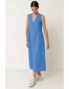 Effortlessly stylish linen dress that works double duty flip the neckline between v neck and crew neck styles. Featuring practical pockets and a relaxed silhouette, it is the perfect companion for warm weather escapes and everyday wear. The hue pairs beau