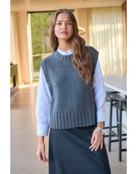 Naturals Chunky Vest In Charcoal