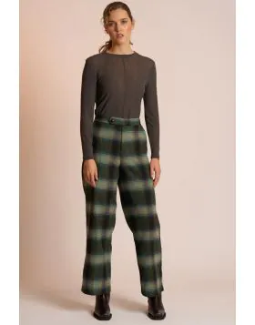 The Saxon Pant by Neris is a standout winter trouser, crafted from a plush 50% wool blend and lined to the knee for added comfort. Cut in a straight leg silhouette, it features a zip fly with a vintage inspired leather-look button and practical side pocke