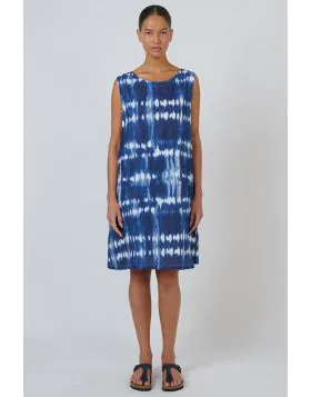 Wears like a favourite, looks like you planned it. The Shadow Typhoon Shift dress is crafted from breathable 100% cotton and features full length back buttons, a gentle A line cut, and a subtle slit for ease of movement. Finished with side pockets and a f