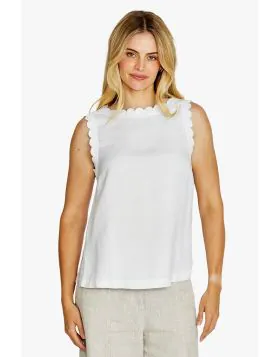 Adding a touch of feminine charm, our Lucy Linen Scallop Top is a summer must have! The delicate scallop edge trim makes it a standout piece in your wardrobe. Featuring side splits for extra ease of movement.P615354.
