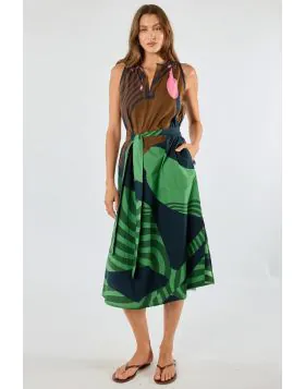 Artistic, airy, and easy to wear, the Papillon Sleeveless Dress by Itami is crafted from crisp, breathable 100% cotton poplin. Featuring an open split placket V neckline and functional side pockets, this midi dress is defined by its abstract graphic print