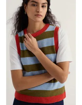 Add some playful colour to your outfit with the Seasalt Pinwell Vest, designed in the vibrant Bright Seagrass Mix. Crafted from a soft and cosy blend of 80% lambswool with 20% recycled nylon, this medium weight knit offers warmth without bulk. The relaxed
