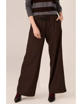 Featuring a soft wide leg fit and a feature chain belt, the Dara Belted Pant is the perfect highlight piece for Winter. Zip fly and hook and bar fastening. Hip pockets. Back pockets. Five belt loops. Detachable tie belt with black perspex chain detail. Fu