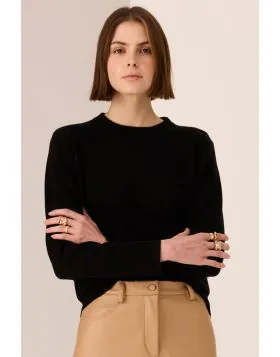 Designed with a classic fit in mind, the Orson Crew Knit is a luxe Merino/Cashmere blend basic in five stunning colours.Ribbed crew neckline. Full length sleeves - ribbed cuffs. Regular fit through the body. Ribbed hem.
