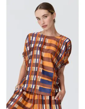 The Lattice Top features an oversized silhouette and elasticised cuffs in our exclusive Lattice Print. Round neckline - keyhole closure at back neck. Oversized, draped silhouette tapers in towards the hem. Dropped armholes. Short sleeves with elasticised 
