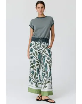 Got for the POL Linne Pant this season. A wide leg trouser featuring a unique botanical print illustration of carnivorous plants, including Venus flytraps and pitcher plants. These pants are designed with a high rise waist, clean front buttons, and a thic