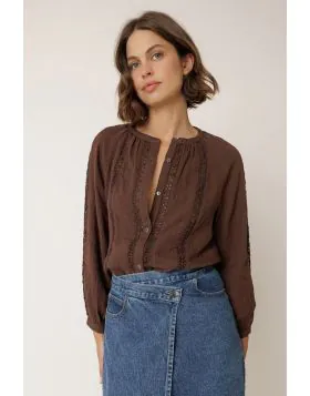 Our romantic crew neck, raglan sleeve blouse features lace trim. It's made from double layered cotton chiffon. Perfect for between seasons. AD831.
