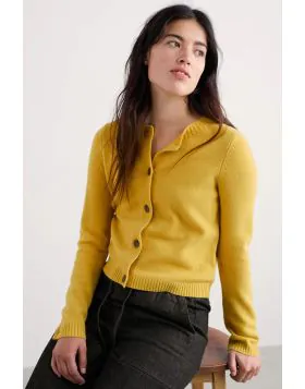 Knitted using a warm wool blend made using 60% RWS-certified merino wool, the Tern Tide Cardigan is our go-to layer for cool evenings and chilly days. It has a semi-fitted shape that falls at the natural waist, with a ribbed cuff, hem and neckline. Design