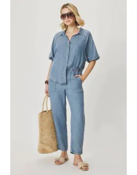 Our best selling Angie Pant is crafted in a straight leg version. This Indigo Straight Leg Pant is cut from lightweight indigo lyocell for effortless looks. Designed with an elastic waistband and distinctive roped drawcord, these pants offer a comfortable