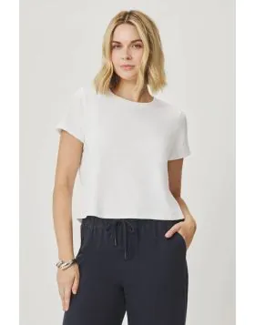 Our Louisa Short Sleeve Tee has a boxy, slightly cropped silhouette for laid-back looks all season long. It pairs perfectly will all types of high waisted bottoms. Crewneck, Short sleeves, Boxy fit, Slightly cropped. RS5K330.
