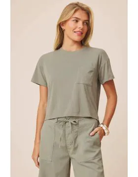 An easy, laid back top with a soft sandwashed finish that gives it a smooth, lived in feel. Relaxed with a clean, cropped shape, it is an effortless go to when you want something that feels as easy as it looks. RM6K230.
