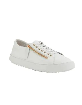 Update your casual looks with these leather sneakers by Django & Juliette. Resting on a treaded sneaker sole, TOPPINE is perfect for everyday wear.