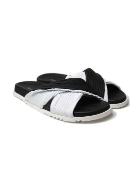 Casual style has had an upgrade thanks to these leather slides by Django & Juliette. A rippled two tone finish gives TOYCE a contemporary look that is perfect for sunny weekends.