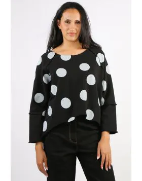 Two by Two Riza Sweat Shirt what a great cotton top Riza is for the season perfect as a extra with your casual wardrobe. Riza has a wide round neck line and 3/4 sleeves that can be cuffed allowing for your tops under neath to shine through and with its bo