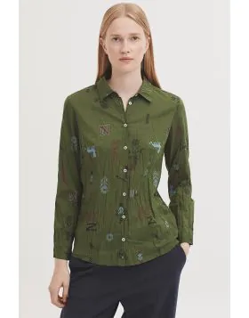 This print basic shirt from Nice Things, with its all over designs, is the perfect piece to add freshness and color to your look. With long sleeves and an elegant button down collar, it is perfect for any occasion. Made of 100% cotton, it is ideal for com