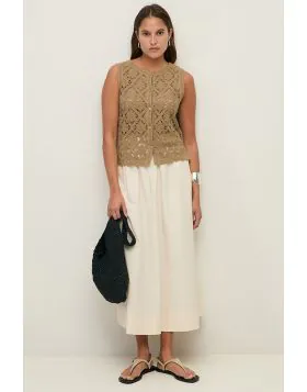 The Yerse Poplin Skirt is an effortless summer staple with a clean, timeless silhouette. Crafted from crisp, lightweight poplin, it features a softly gathered elasticated waistband that sits comfortably on the waist and falls into a relaxed midi length. T