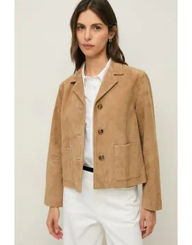 A short jacket crafted from soft, velvety goatskin suede. Designed with a classic silhouette, it features lapels, a button front closure, and patch pockets for a refined yet effortless look. Fully lined for comfort, it is an elegant layering piece for eve