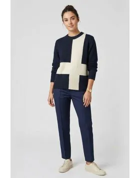 Crafted from a soft cotton blend with a touch of cashmere, the Courtside Sweater brings comfort and a modern point of difference to everyday knitwear. Designed with a classic crew neckline and ribbed trims, it features contrast colour knit panels that cre