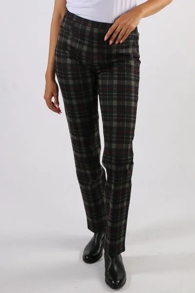 Go for the Vassalli Slim Leg Full Length Printed Ponti Pull On Pant. Made from stretch fabric for the perfect fit along with Elastic waistband. Have a Faux fly and two faux front cutaway pockets. The Two back patch pockets with V stitching detail and vass