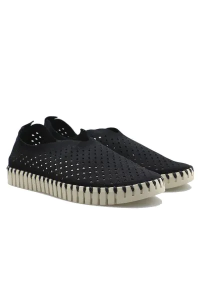 Tulip Flat By Ilse Jacobsen In Black