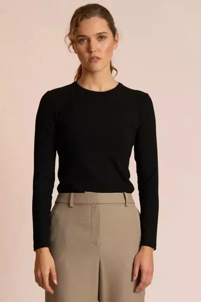 Neris Ribbed Arc Top Tee In Black