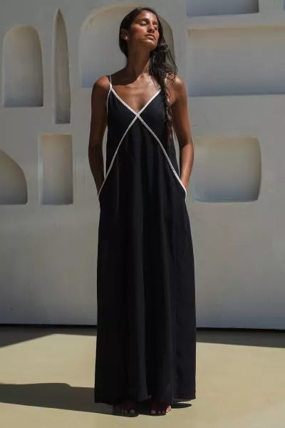 Lilly Pilly Azalea Dress In Black
