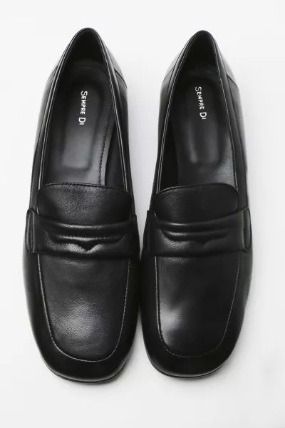Go for a classic Sempre Di Loafer that is versatile for all your looks. loafers feature a classic design with a rounded toe, a leather upper, padded detail and a flat sole. Style A1501.
