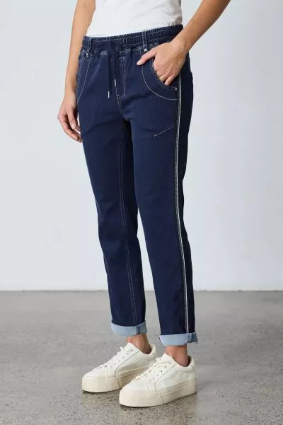 Comfort and Style meet and have created a beautiful pull up jean that is super comfy to wear and washes so well. Thinking of what to wear on the next plane trip? These will be the answer. Casual jean with elasticated waist and adjustable drawstring tie. N