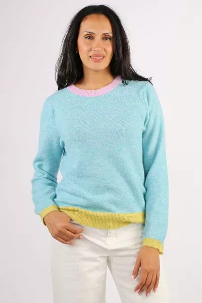 The perfect day time jumper to keep you warm and stylish, this Caju Jumper does the needful. In a mohair blend, the round neck jumper with a contrast trim, full sleeves and a cropped length is a perfect one for the season. Style with high waisted pants or