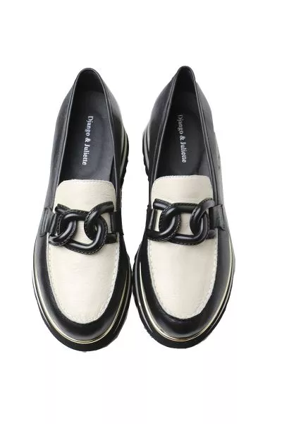 Go bold with these leather plaform loafers by Django and Juliette. EAILA transforms a traditional silhouette with a larger than life sole that elevates any outfit.
