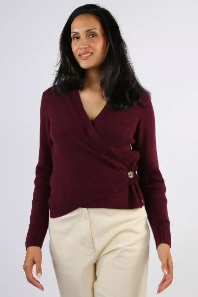 A perfect cardigan that gives you many styling options, this Wrap Cardi by Foil is a perfect one. In an easy cotton blend, the long sleeve cardi with a V neck can be styled front open or wrapped around with a button closure on the side. The Classic Ribbed