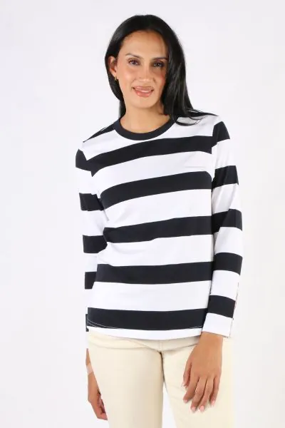 Go for a nautical theme with this season with this tee by Goondiwindi cotton. In a broad stripe, the tee has a crew neck and full sleeves, finished with a tape trim detail and button closure. Style it with easy wool pants and blazer. 329719.