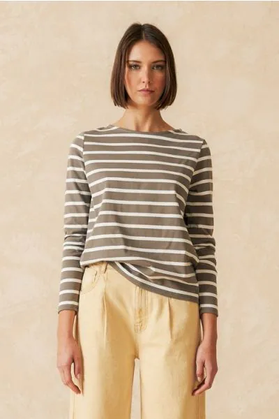 An Easy tee with Boat neck, Shoulder in place and long sleeves. In a Straight cut and Two tone stripe fabric in 100% organic cotton. RS149.