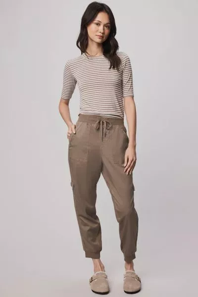 Our Jaclyn Jogger is unlike the rest in your closet. Its cargo style pockets offer a casual ease, while contrast herringbone tape lines the trims for a polished touch. Top with a sweater or a layering tee. RF4C870.
