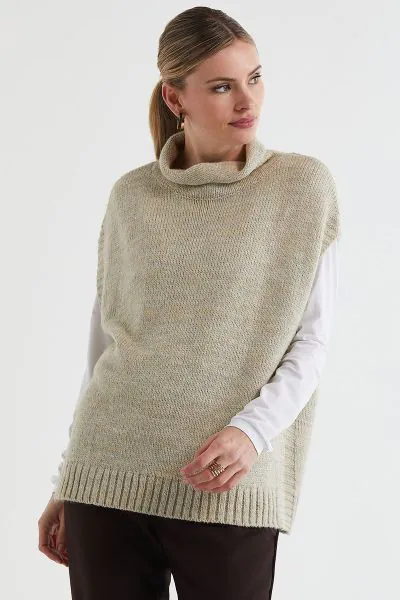 Effortlessly chic, this tunic features a relaxed fit with side splits and a cozy knit design. With a polo neck and oversized fit, it is perfect for layering or wearing on its own.LC7174.
