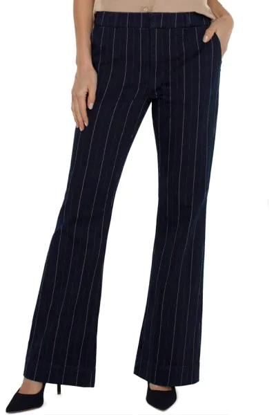 Introducing our latest innovation in classic style with a modern twist: Pinstripe Denim Trousers. Elevate your wardrobe with a combination of sophistication and comfort that only denim can offer. style LM4677SLS.