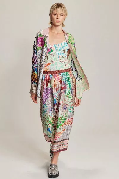 Discover the Vanessa Shipibo Midi Skirt from Me369, a feminine midi skirt with an elasticated waistband, crafted from 100% viscose. The vibrant print of floral and graphic elements adds visual energy to any outfit and creates a flowing silhouette. The ski