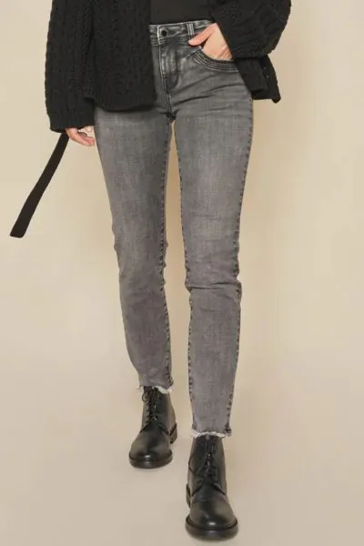 These sleek jeans are designed in a slim fit with a low rise with rock n roll coolness. Adorned with studs at the pockets and a raw bottom hem at the front, they exude a lived in edgy feel. To balance the look, pair them with a feminine boho inspired blou