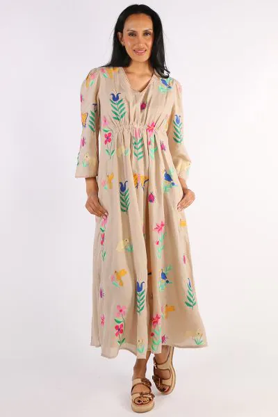 An embroidered cotton jacquard dress that elegantly highlights the top with its under-bust gathering and wide, puffed bell sleeves. An elastic back insert accentuates the bodice, while side pockets give this flowy midi length design a chic, casual fit.
