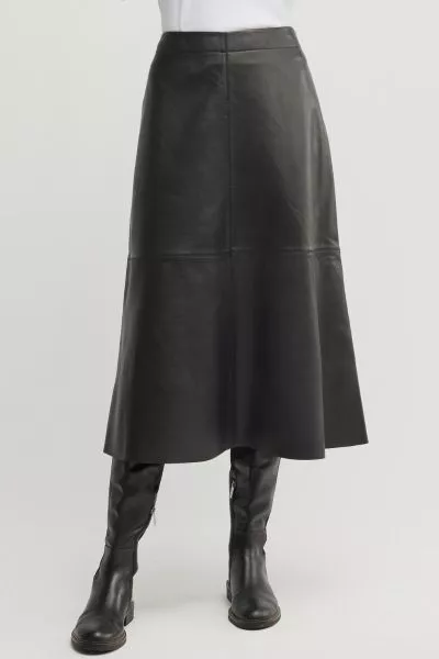 Yarra Trail Rawhide Skirt In Black