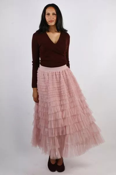 Make an unforgettable entrance in this Gabby Isabella tulle skirt. Multilayered ruffles create ethereal movement while the maxi length ensures refined sophistication. With Pull on, elastic waistband, it Features a voluminous, floor sweeping silhouette cre