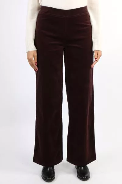 Vassalli Loft Cord pull on are one of our best selling styles, now available in this gorgeous wide leg silhouette Crafted from a comfortable stretch cotton corduroy, this is the style you will be wearing on repeat through the Autumn Winter season
