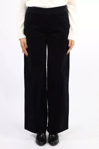 Vassalli Loft Cord pull on are one of our best selling styles, now available in this gorgeous wide leg silhouette Crafted from a comfortable stretch cotton corduroy, this is the style you will be wearing on repeat through the Autumn Winter season
