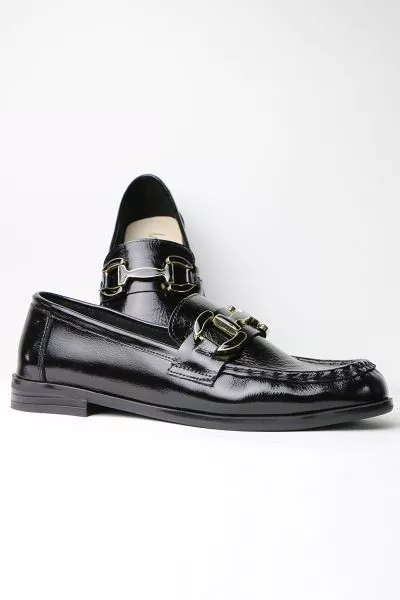 Upgrade to a classic style without giving up modern comfort with these leather loafers from Wave. the design will support your feet through long days and busy nights. style 56886.